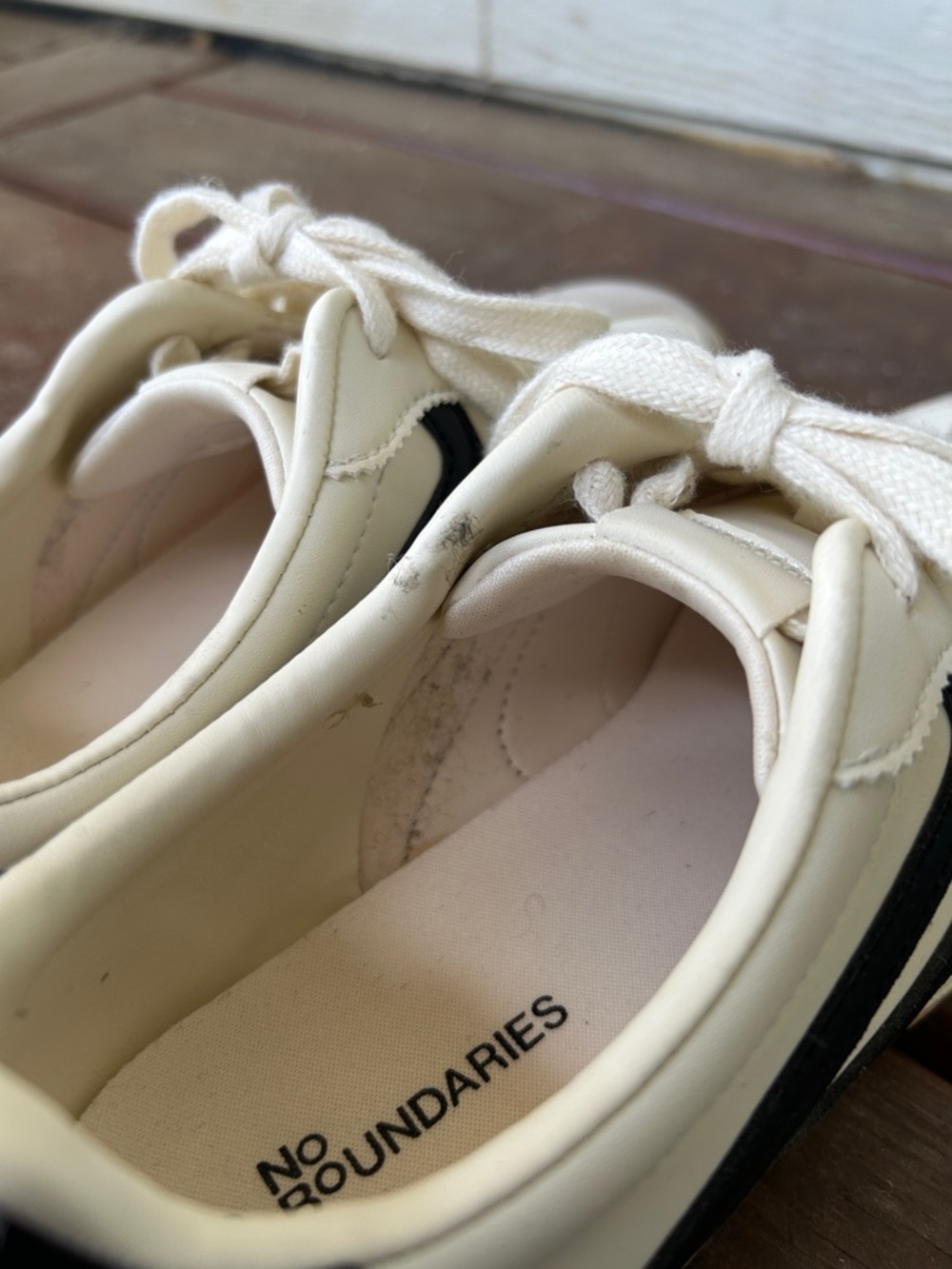 NO BOUNDARIES, Size 8, Retro Cream & Black Casual Sneakers - Picture 7 of 9